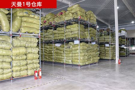 河南天曼服饰工厂成品仓库实拍